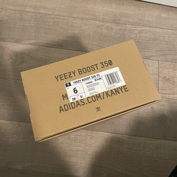 SOLD 🚫 Yeezy Boost 350 V2 Non Reflective Sneakers - Picture 14 of 15